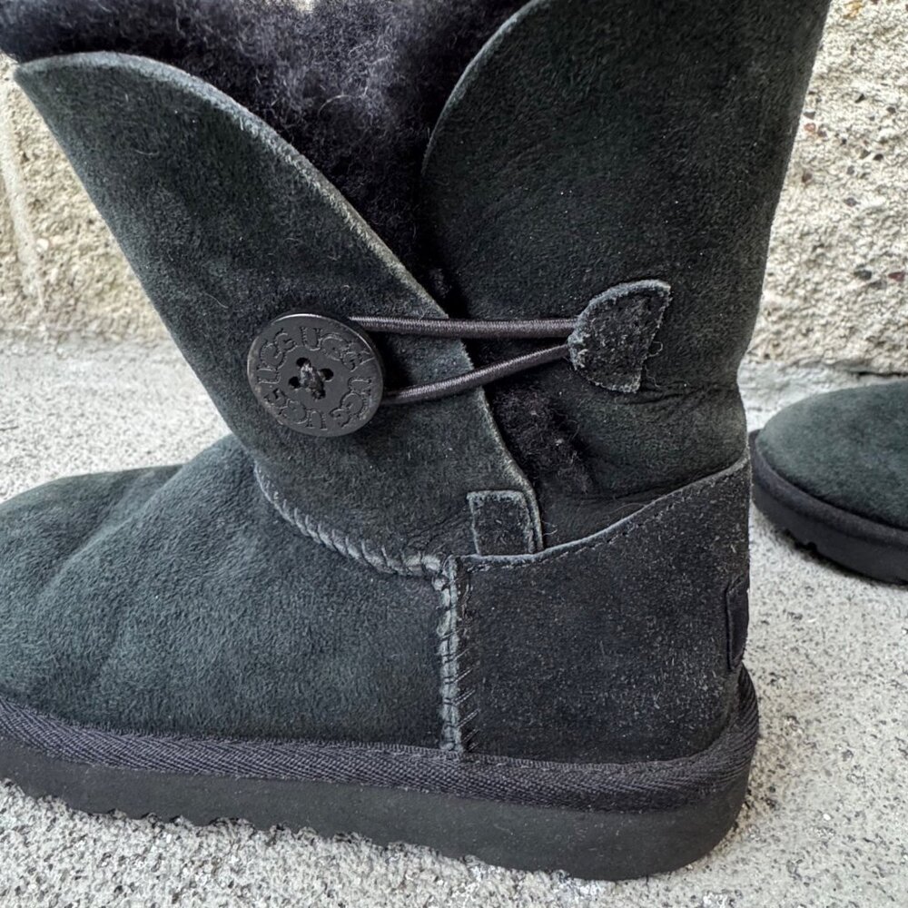 UGG AUSTRALIA Bailey Button II Boots Girls 12 Black Shearling Toddler Girl Boot - Picture 4 of 10